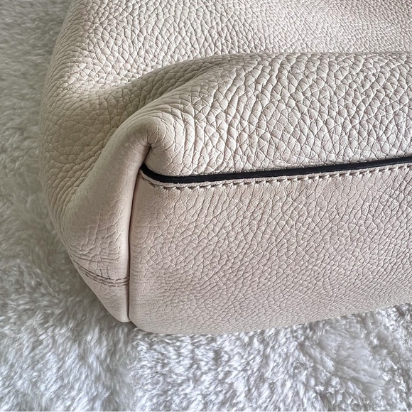 Gucci Soho Leather Shoulder Bag with Tassel Off White Color - Picture 5 of 16